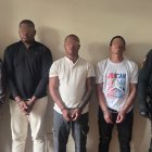 Los tres hombres fueron capturados con armas dentro de un vehículo.