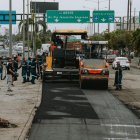 Personal municipal realiza el cambio de carpeta asfáltica en los tramos afectados por las lluvias
