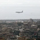 El recrudecimiento del conflicto armado en Oriente Medio ha transformado el cielo en un mercado exclusivo y prohibitivo