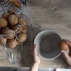 El huevo posee una capa protectora natural llamada cutícula, que sella los poros de la cáscara