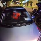 Una pareja tenía sexo en horas de la noche, dentro de un auto, en Quito.