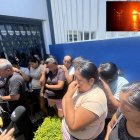 Los familiares de los 17 pescadores llegaron a la Capitanía del Puerto de Manta a solicitar se intensifique la búsqueda