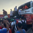 Equipos de rescate trabajaron por horas para liberar a los heridos.