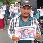 Carlos Avilés, tío del menor de edad desaparecido en Colimes, se integró a las jornadas de búsqueda.