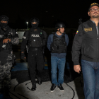 John Reimberg (der.), ministro ecuatoriano, en una foto del 19 de marzo de 2026.