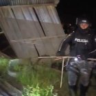 Cuatro viviendas de caña fueron incendiadas por agentes del orden.