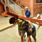Jóvenes ensayan para el Vía Crucis en Las Orquídeas.