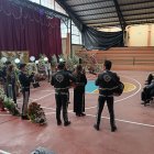 Los mariachis acudieron al coliseo en Ulba, donde familiares y vecinos llegaron a darle el último adiós al transportista Joel Martínez.