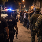 Toque de queda en Ecuador: recreación mediante IA sobre la gran cantidad de detenidos.