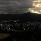 Fotografía de archivo de Quito (Ecuador), donde se ha sentido el impacto de los apagones.
