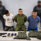 Los tres sujetos se hacían pasar por militares para delinquir.