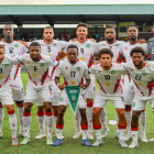 La selección de Surinam posa antes de un partido.