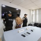 Uno de los aprehendidos fue presentado durante la rueda de prensa policial.