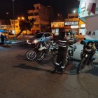 Agentes de Criminalística toman fotos de la dirección donde ocurrió el sicariato en Carapungo