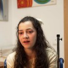 La joven de 25 años atraviesa un proceso que ha generado debate político y social.