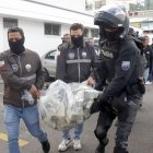 El dinero fue presentado en una rueda de prensa en la Jefatura Antidrogas, en el norte de Quito.