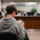 La joven habría realizado el cambio por presión social y busca anularlo, aunque la ley permite hacerlo una sola vez.