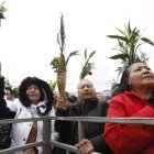 Bendición de palmas durante el Domingo de Ramos en iglesias de Ecuador, tradición que marca el inicio de las celebraciones de Semana Santa.