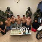 Cinco hombres y dos mujeres fueron aprehendidos tras una operación militar en Portoviejo, Manabí