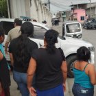 Familiares de la víctima permanecían consternados ante su fallimiento.