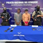 Los sospechosos fueron aprehendidos con varias evidencias.