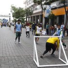 Niños participaron en un cuadrangular de índor en el Bulevar 9 de Octubre.