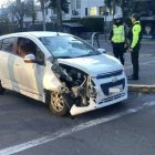 Así quedó el auto en el que viajaban los implicados, quienes estarían en estado etílico.