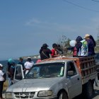 Habitantes de San Mateo reciben con alegría y emoción a los pescadores rescatados, en una caravana llena de fe, música y esperanza tras días de incertidumbre.
