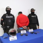 El detenido fue presentado ante la prensa bajo custodia policial en Guayaquil.