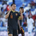 El centrocampista peruano Jairo Vélez celebra tras anotar el primer gol del equipo durante el partido amistoso que disputan las selecciones nacionales de Perú y Honduras.