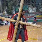 Durante meses, los participantes han ensayado para representar la pasión de Cristo.