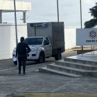 Los dos cuerpos fueron llevados al Centro Forense de Manta y solo uno había sido identificado.