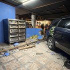 El vehículo perdió pista e ingresó violentamente a una vivienda en Quinindé, dejando daños estructurales y una víctima mortal.