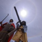 Durante la procesión, el fenómeno captó también la atención de los presentes, en Quito.