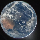 La NASA revela impactantes imágenes de la Tierra captadas desde la cápsula Orión durante la misión Artemis II rumbo a la Luna.