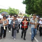 Muchos devotos recorrieron las rutas penitenciales llevando velas encendidas, crucifijos e imágenes representativas.