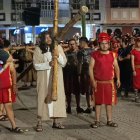 Actores representan las 14 estaciones de la pasión de Cristo en un recorrido que se extiende por más de ocho kilómetros.