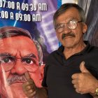 Don Pucho es mecánico de profesión desde hace 50 años. En su taller ha hecho un espacio para un set donde graba contenido.