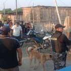 Agentes de la Policía Nacional acordonaron el área donde se cometió el ataque, para iniciar las primeras diligencias.