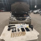 Uno de los sospechosos que fueron detenidos es menor de edad.