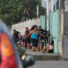 Familiares de las víctimas llegaron al lugar tras conocer del ataque.