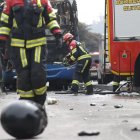 Las víctimas iban en motocicleta cuando se produjo un siniestro con un bus, en la Mariscal Sucre, en Quito.