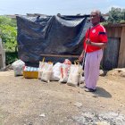 Timoteo Ortiz se sorprendió cuando llegó la ayuda hasta su casa en la Reinaldo Quiñónez.