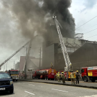 Unidades bomberiles mantienen trabajando en el lugar. Pasó en el norte de Guayaquil.