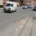 Baches enormes han generado daños y caídas en varios puntos de Urdesa.