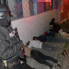 La gente detenida estaría vinculada a Los Lobos y Los Choneros, según la Policía.