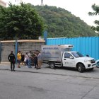 El menor de edad fue trasladado en el vehículo de Medicina Legal para los procedimientos correspondientes.