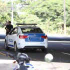 Agentes de la Policía se encuentran en el lugar del ataque.