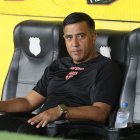 César Farías, DT de Barcelona, en el partido contra Leones.