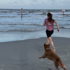El perro de la astronauta Christina Koch protagonizó un emotivo reencuentro tras su regreso de una misión lunar